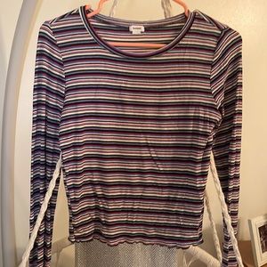 Super cute Garage long sleeve crop top